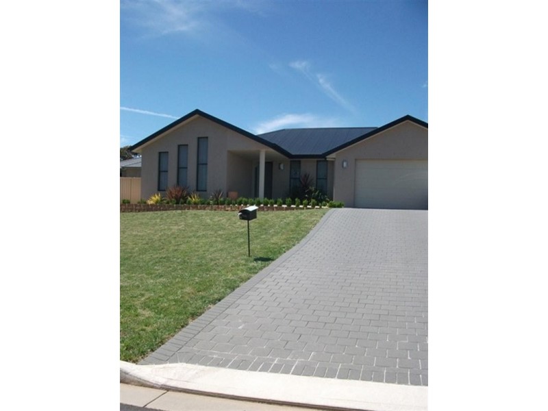 4 Brock Place, Orange NSW 2800