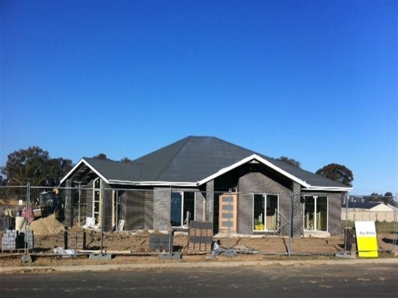 32 Moonstone Drive, Orange NSW 2800