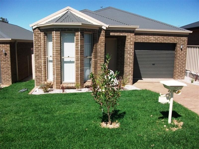 64 William Maker Drive, Orange NSW 2800