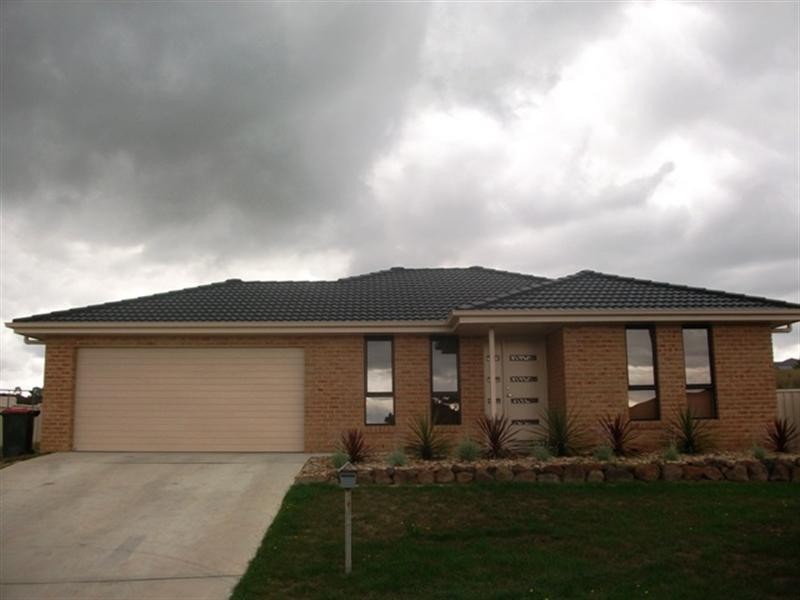 16 Begonia Place, Orange NSW 2800
