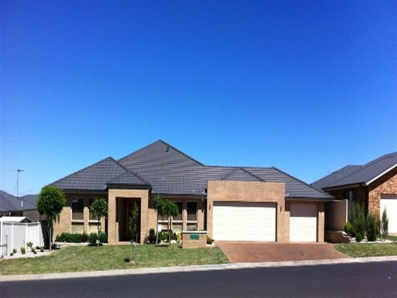 3 Botanic Way, Orange NSW 2800