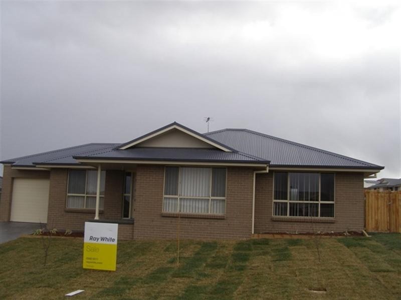 Dwelling 2 of 19 Discovery Drive, Orange NSW 2800