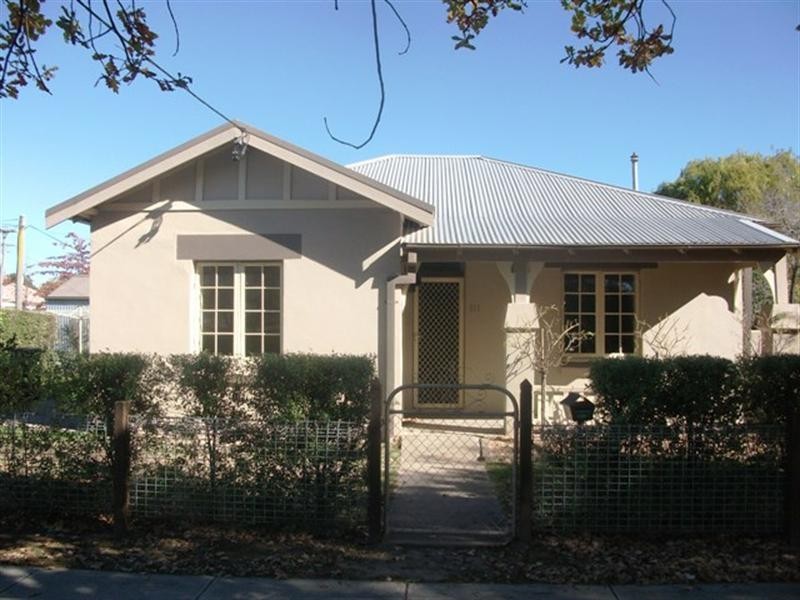 111 Sampson Street, Orange NSW 2800