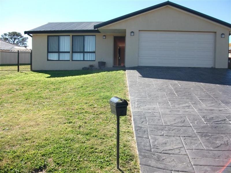 7 Gilroy Place, Orange NSW 2800