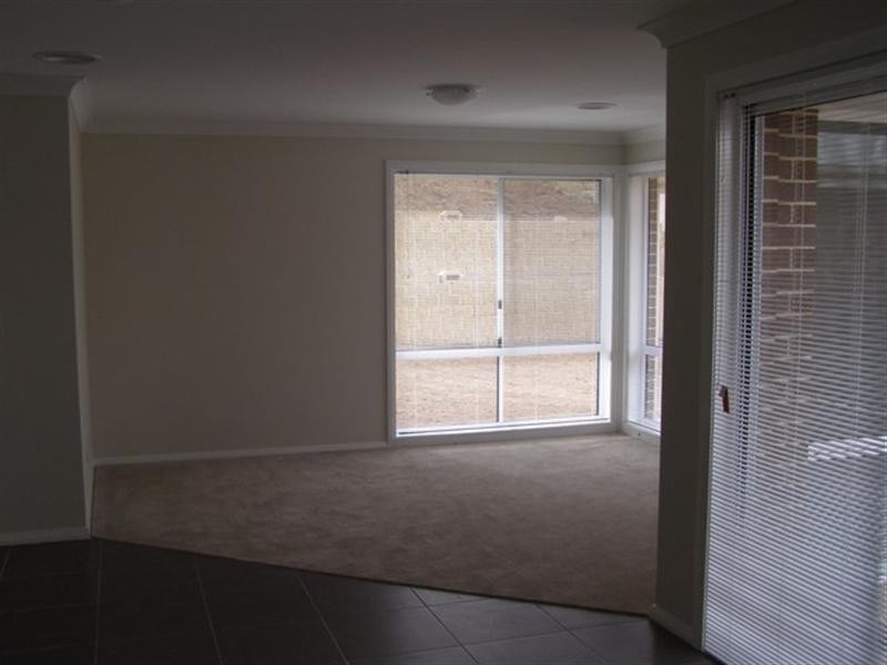 16 Quinlan Run, Orange NSW 2800