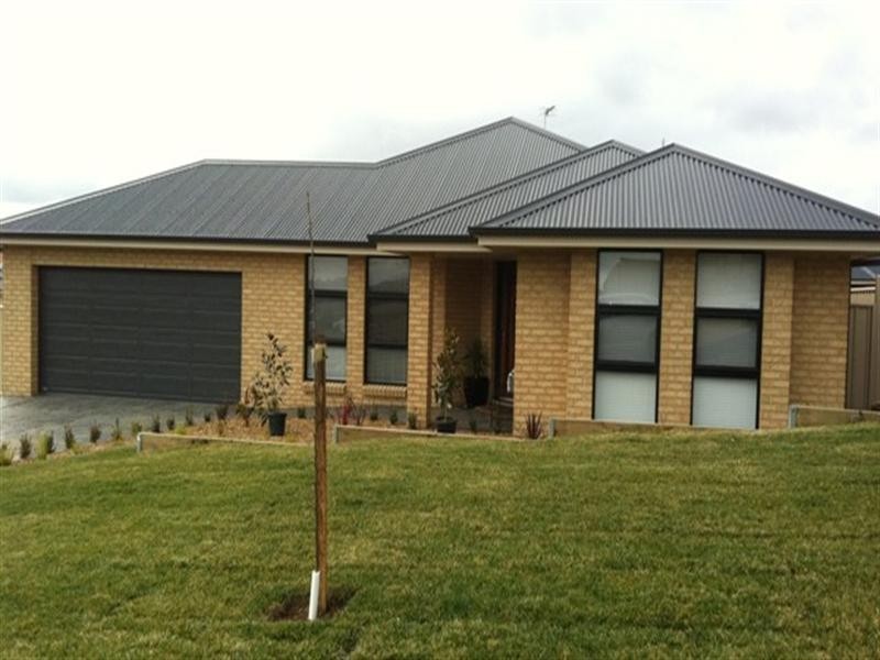 30 Botanic Way, Orange NSW 2800