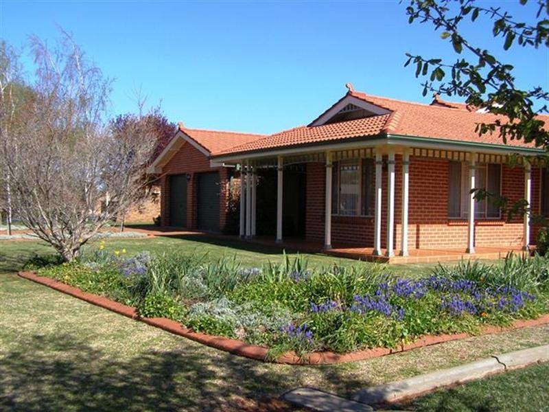 2 Casuarina Drive, Orange NSW 2800