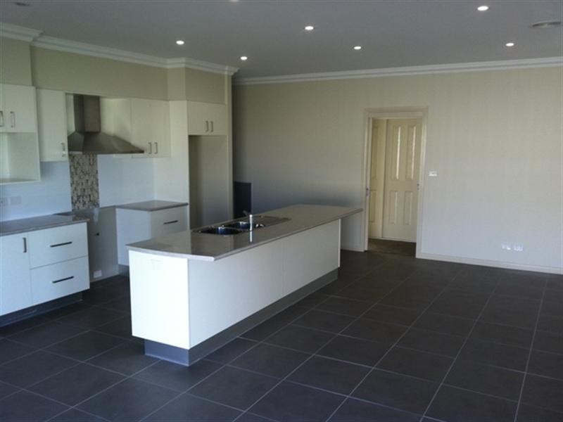 98 Braeburn Crescent, Orange NSW 2800