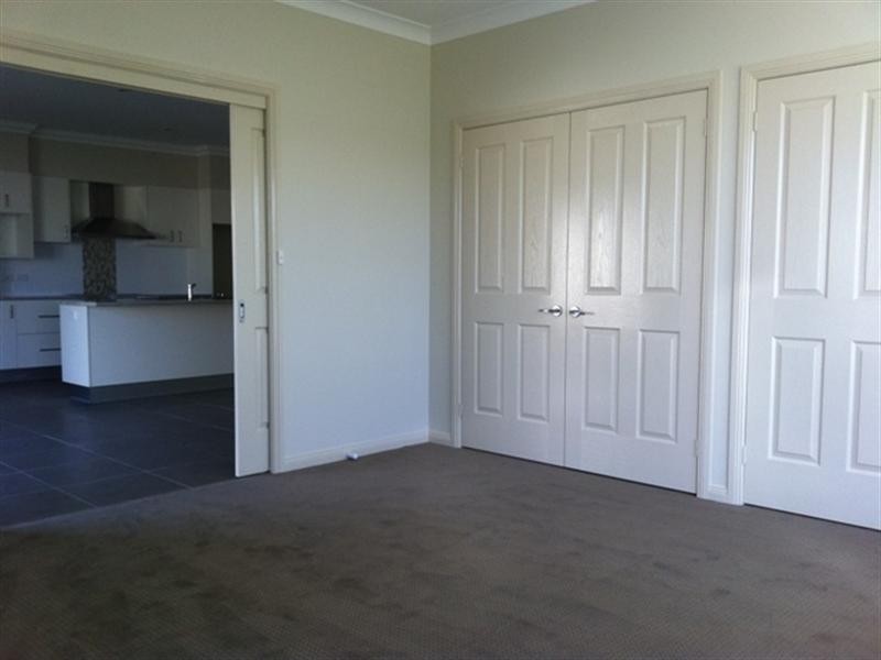 98 Braeburn Crescent, Orange NSW 2800