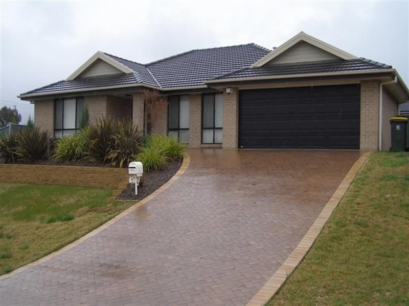 3 Discovery Drive, Orange NSW 2800