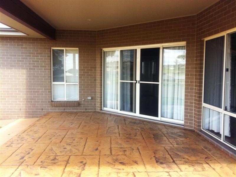 16 Robinson Court, Orange NSW 2800