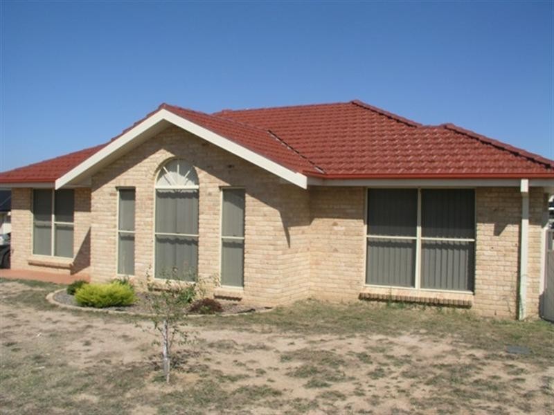 29 Holman Drive, Orange NSW 2800