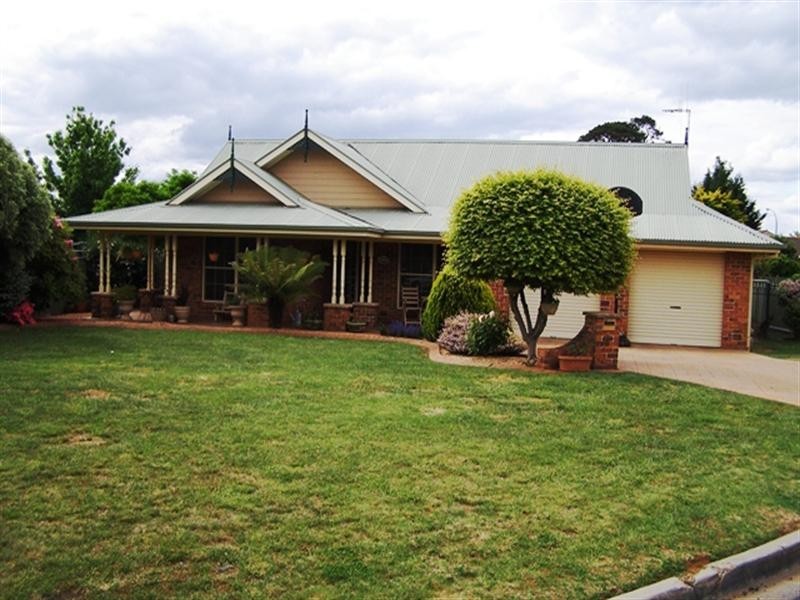 4 Jarrah Place, Orange NSW 2800