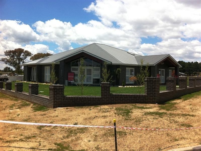 32 Moonstone Drive, Orange NSW 2800
