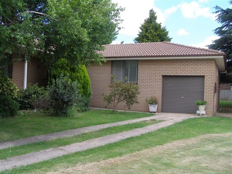 4 McCarthy Place, Orange NSW 2800