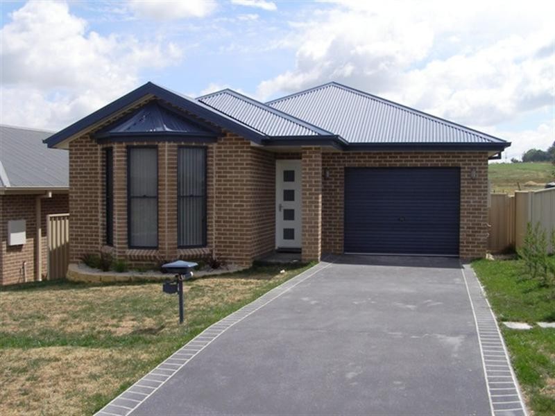 24 Botanic Way, Orange NSW 2800