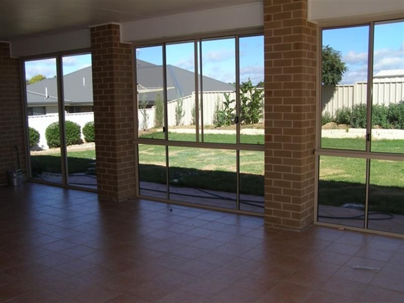 3 Botanic Way, Orange NSW 2800