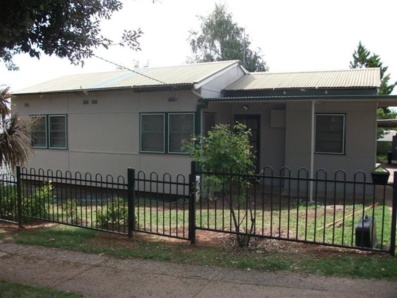 53 Churchill Avenue, Orange NSW 2800