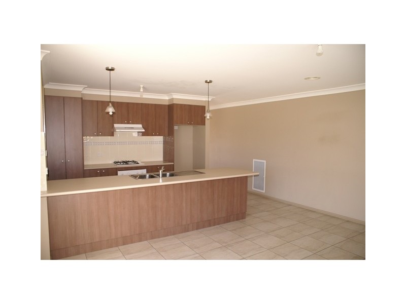 5 Maroney Close, Orange NSW 2800