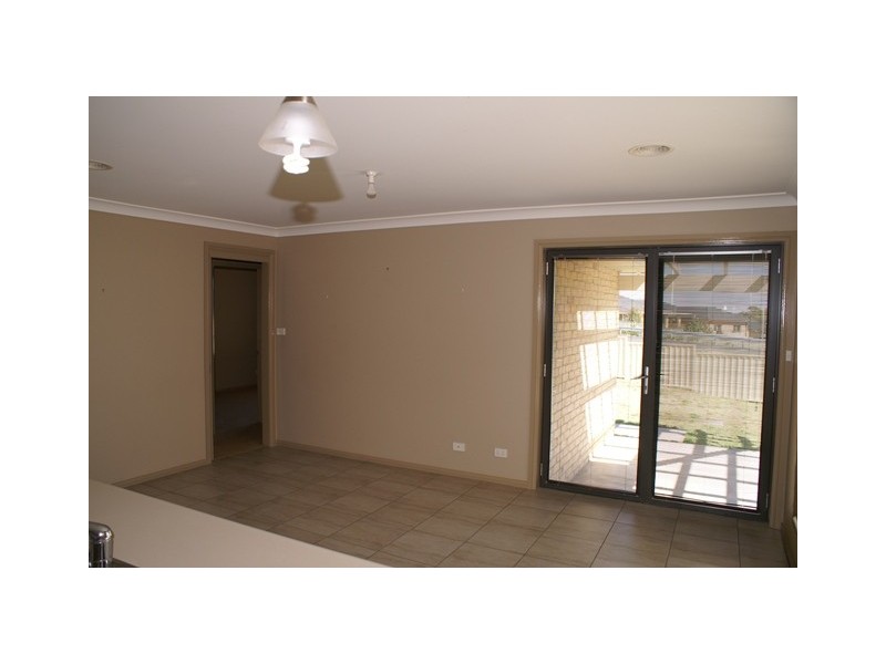 5 Maroney Close, Orange NSW 2800