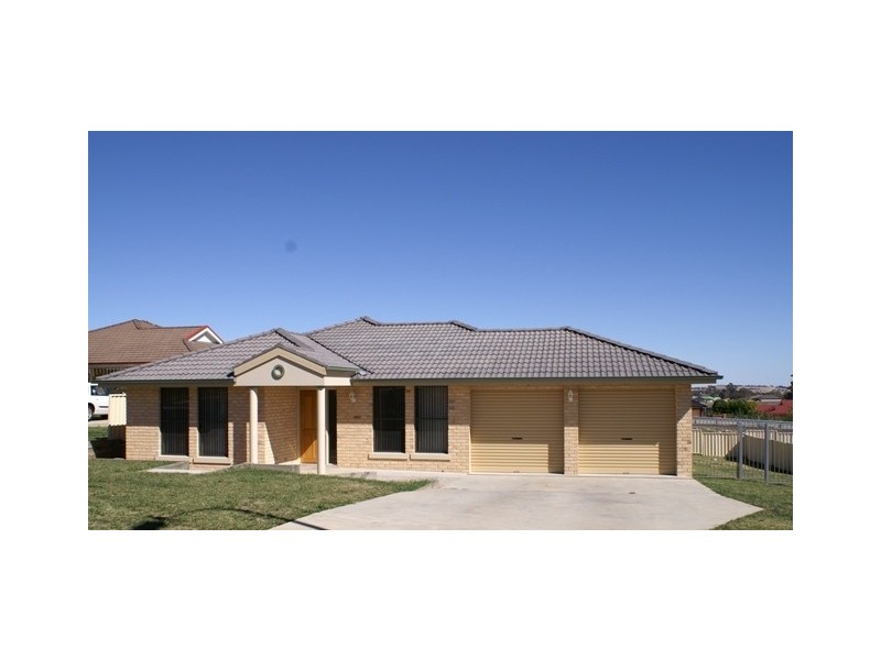 5 Maroney Close, Orange NSW 2800