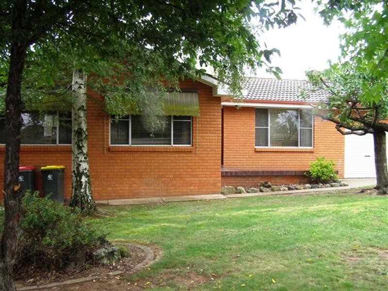 32 Anzac Place, Orange NSW 2800