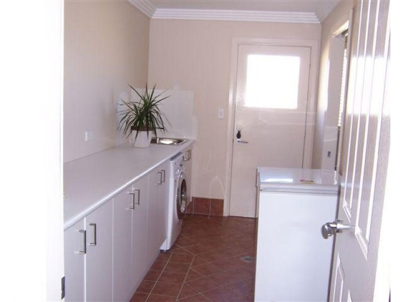 13 Bert Whiteley Place, Orange NSW 2800