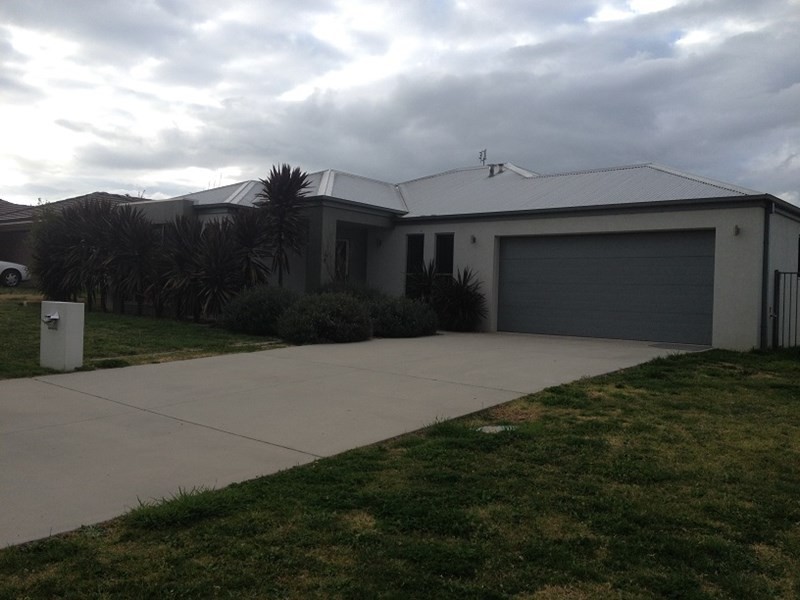 11 Sapphire Street, Orange NSW 2800