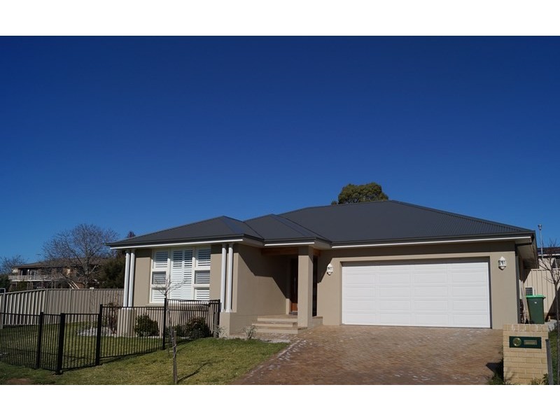 22 Robinson Court, Orange NSW 2800