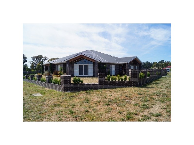 32 Moonstone Drive, Orange NSW 2800