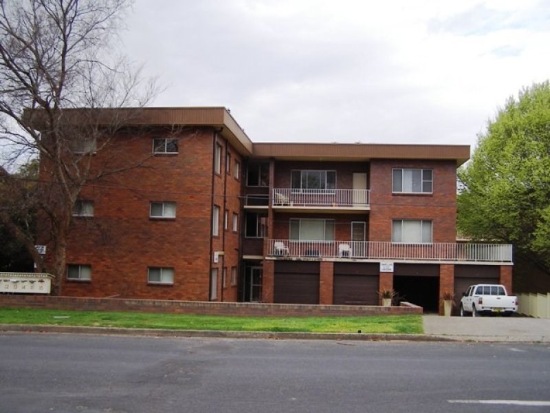 Unit 11/14-16 Burrendong Way, Orange NSW 2800