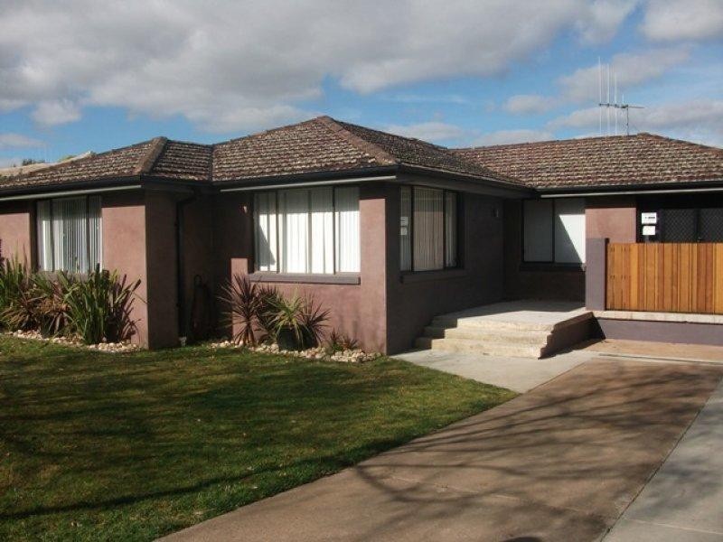 9 Courallie Drive, Orange NSW 2800