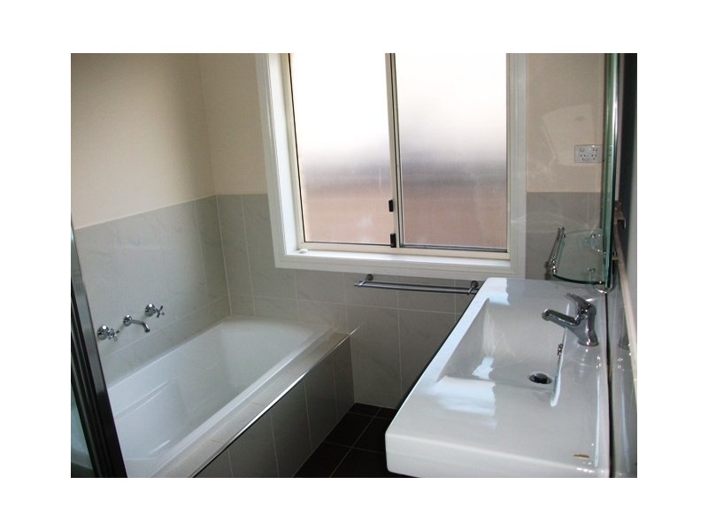 8 Diamond Drive, Orange NSW 2800