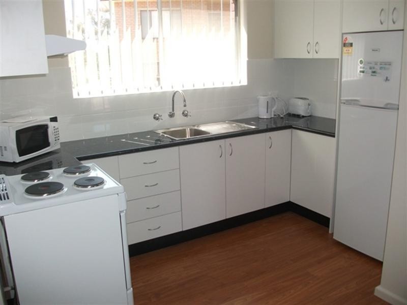 Unit 4/14-16 Burrendong Way, Orange NSW 2800