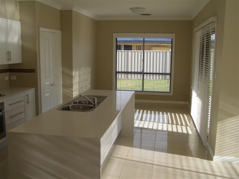 2 Row Close, Orange NSW 2800