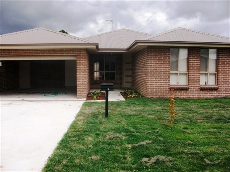 11 Emerald Street, Orange NSW 2800