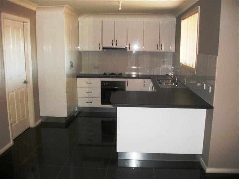 21 Robinson Court, Orange NSW 2800