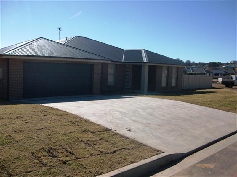21 Robinson Court, Orange NSW 2800