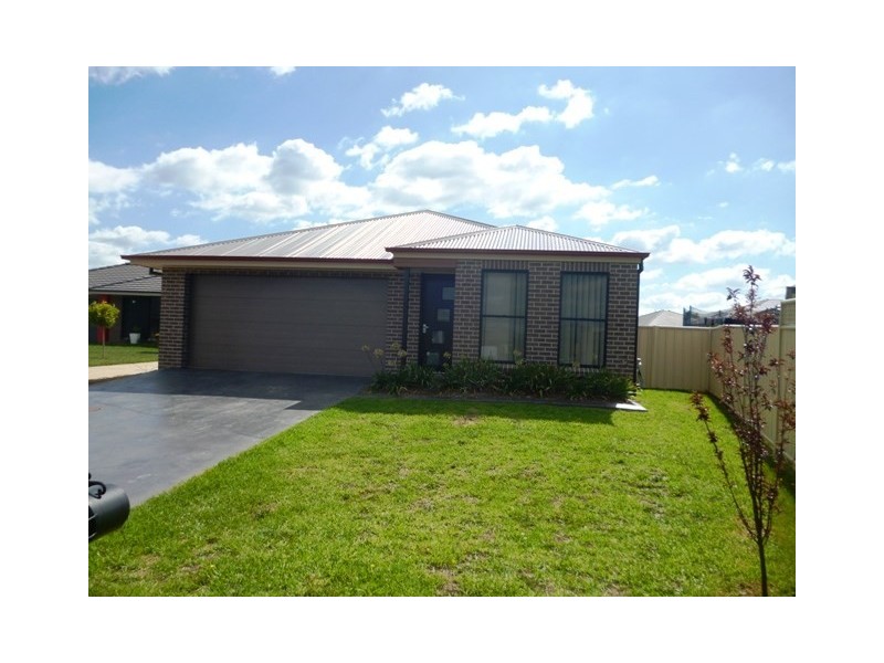 19 Onyx Place, Orange NSW 2800