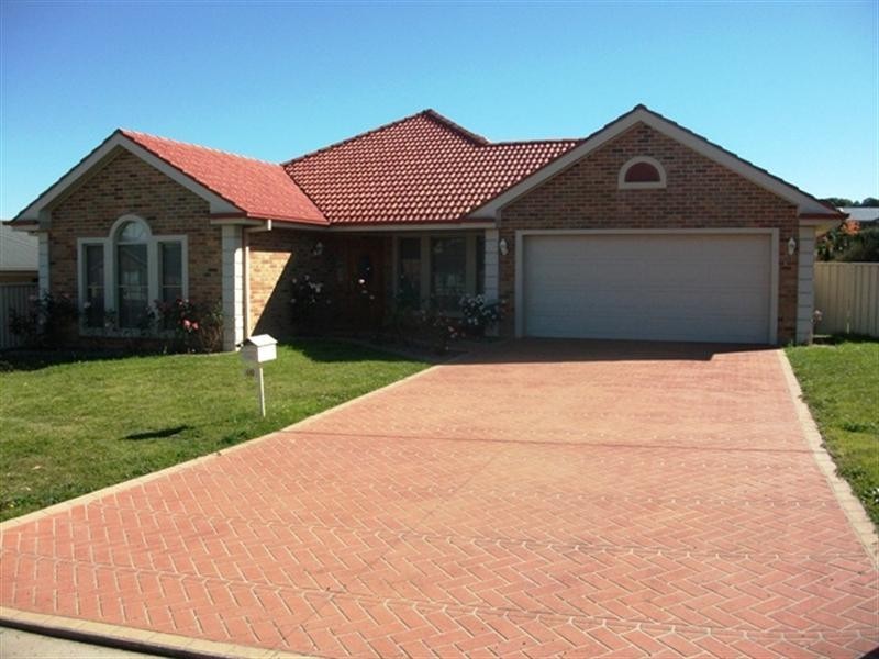 40 Roselawn Drive, Orange NSW 2800