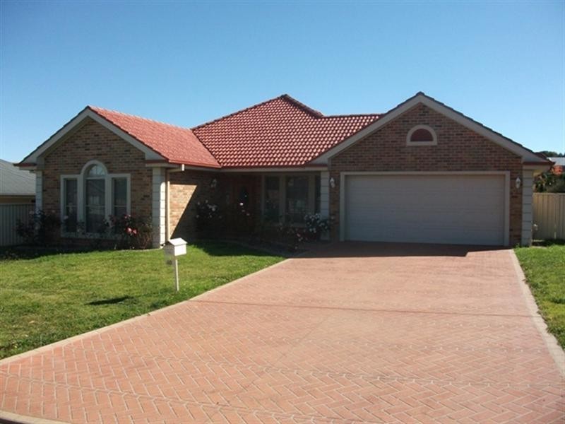 40 Roselawn Drive, Orange NSW 2800