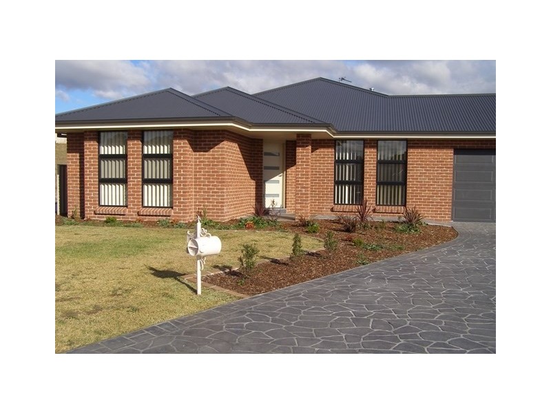 16 Begonia Place, Orange NSW 2800