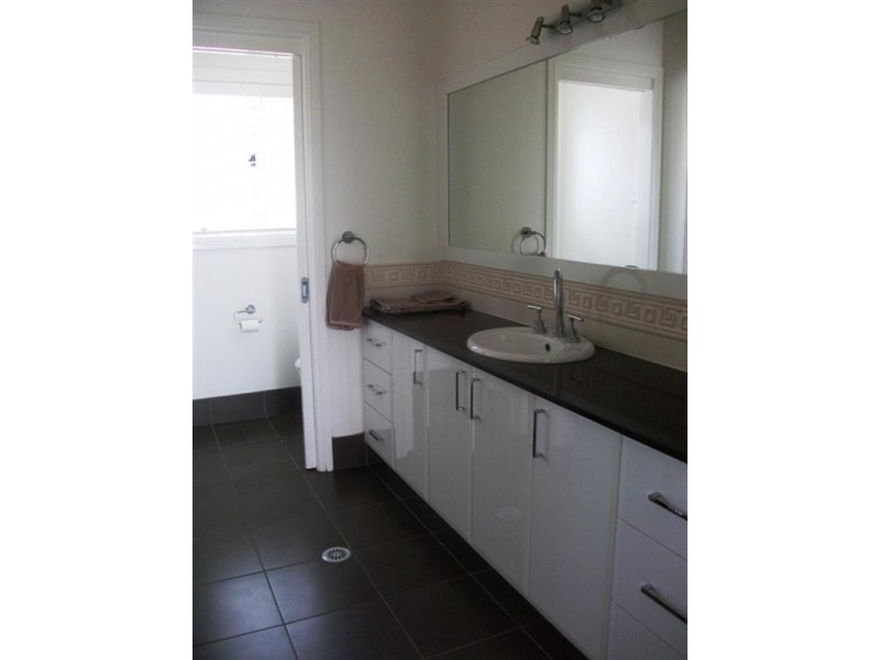 11 Booth Crescent, Orange NSW 2800