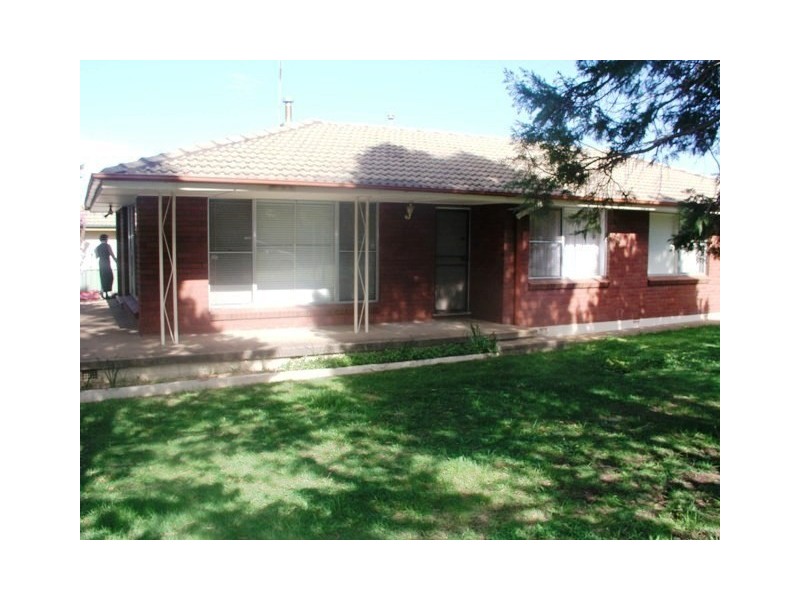 11 Racecourse Road, Orange NSW 2800