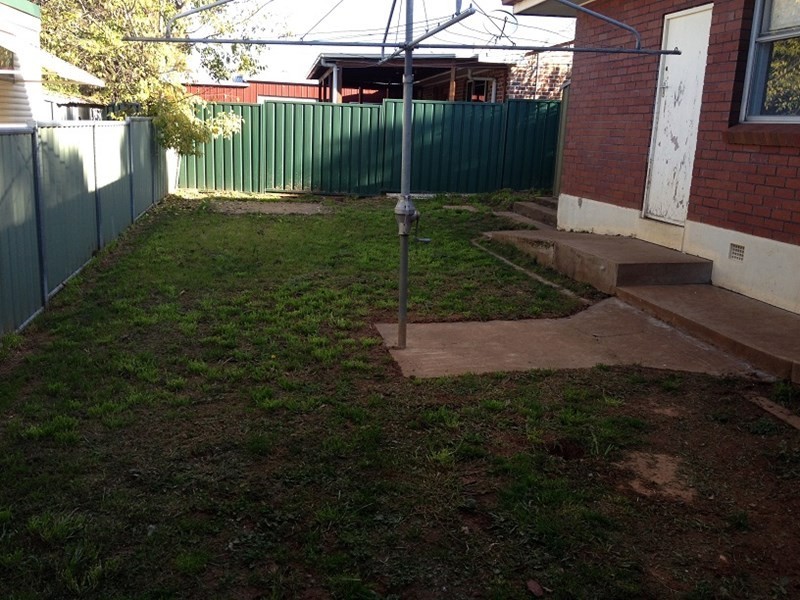 11 Racecourse Road, Orange NSW 2800