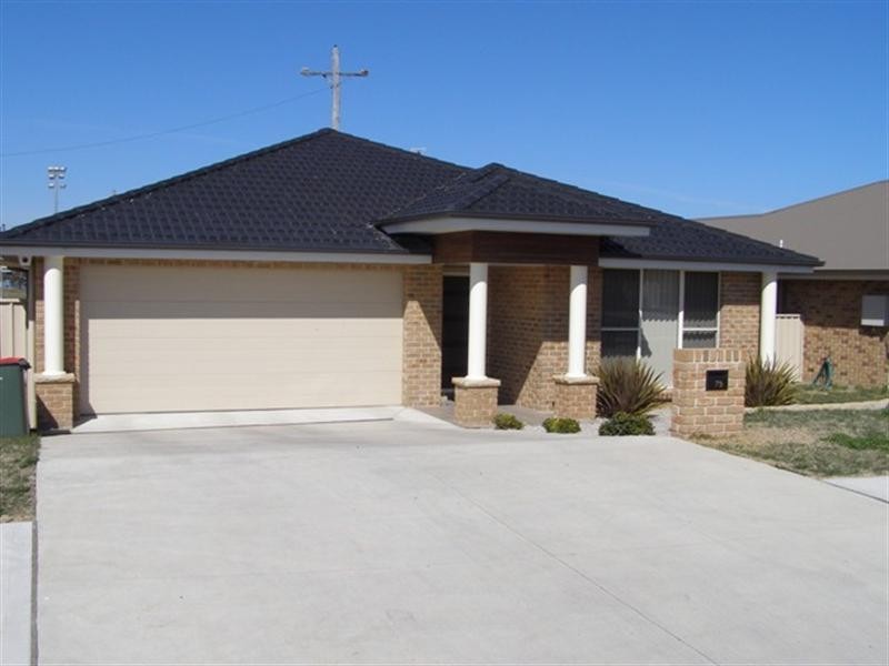 73 Diamond Drive, Orange NSW 2800