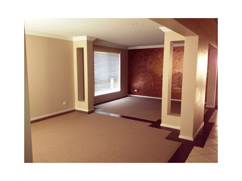 13 Bert Whiteley Place, Orange NSW 2800