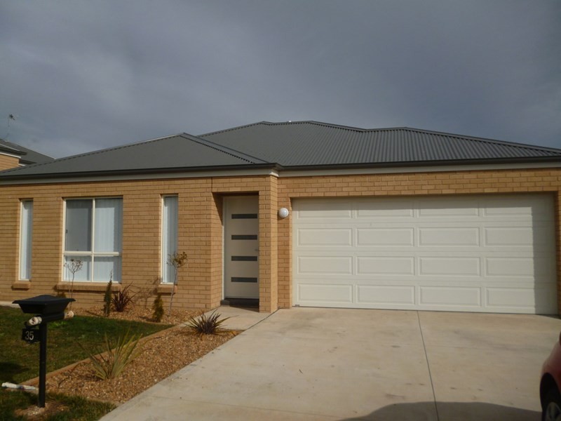 35 Botanic Way, Orange NSW 2800