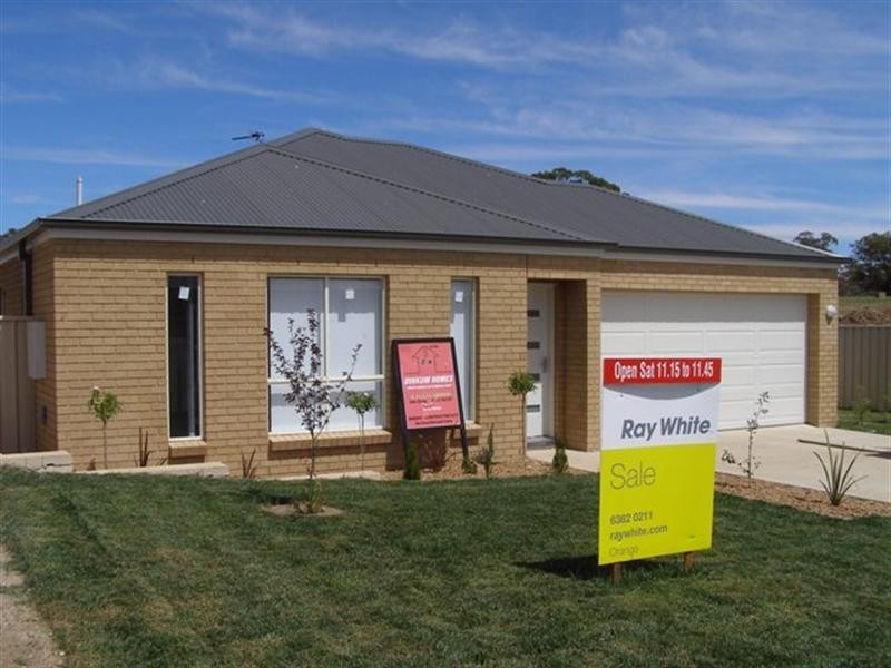 35 Botanic Way, Orange NSW 2800