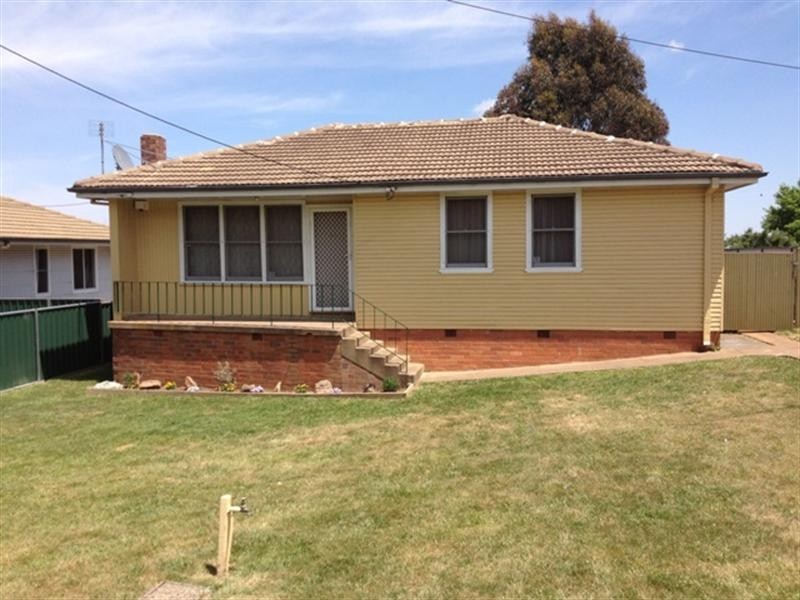 171 Lone Pine Avenue, Orange NSW 2800